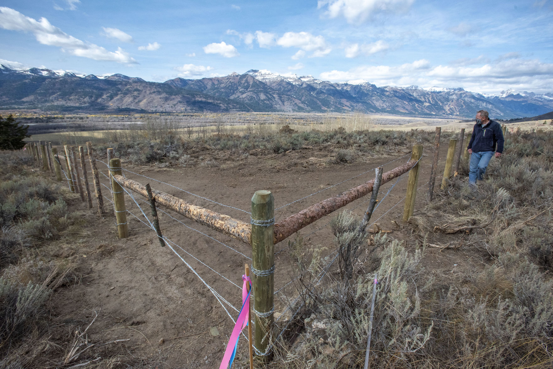 Walton Ranch fence road